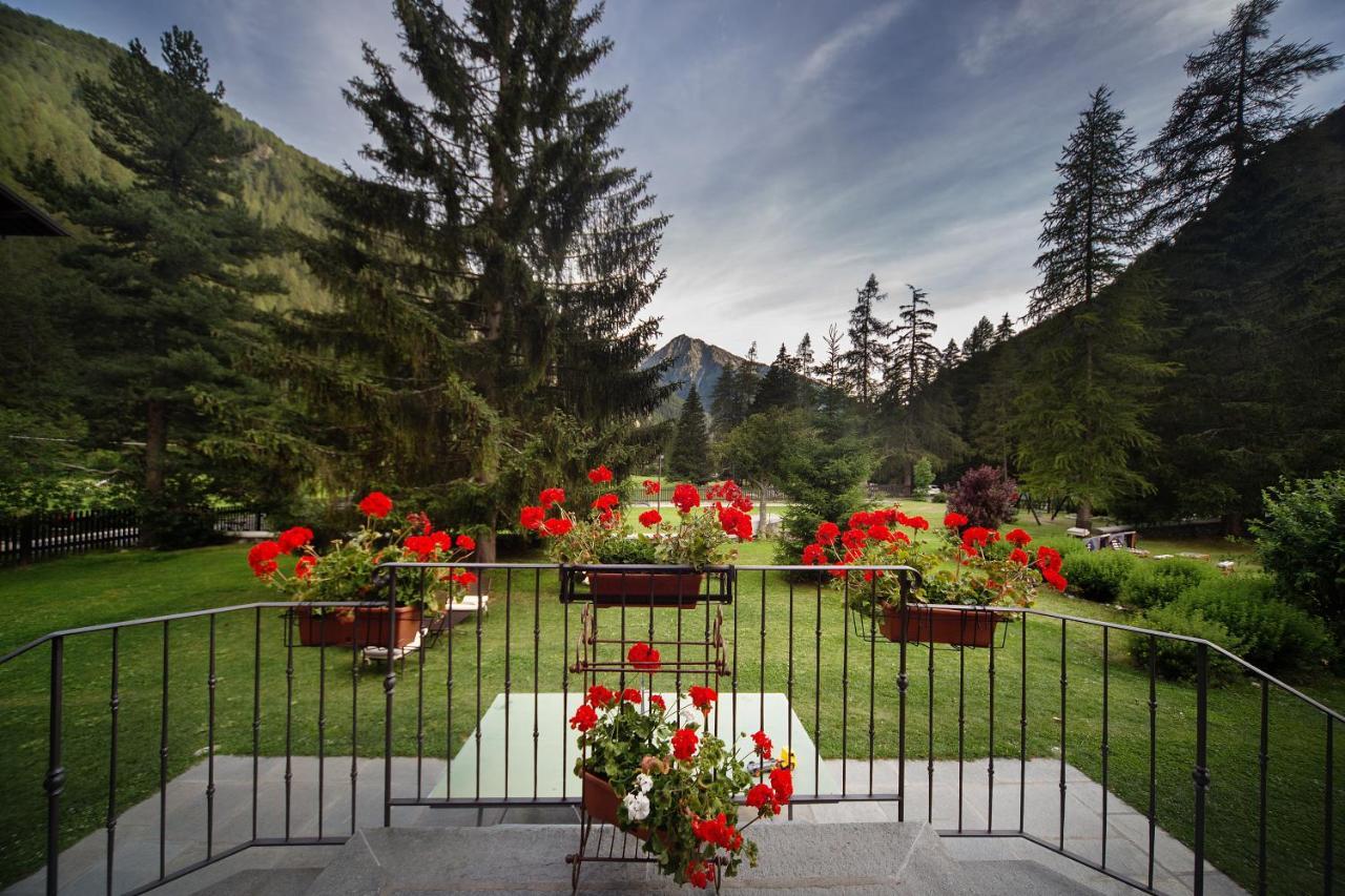 Albergo Monte Cervino Champoluc Buitenkant foto